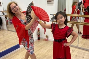 45 minutes flamenco dance class for family in Málaga