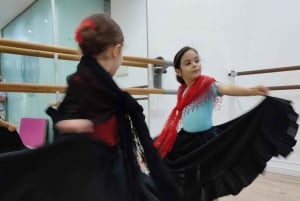 45 minutes flamenco dance class for family in Málaga