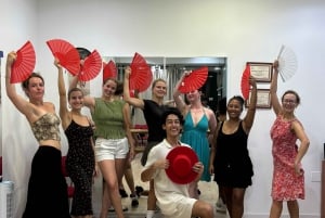 45 minutes flamenco dance class for family in Málaga