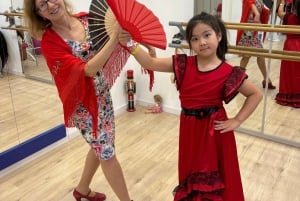 45 minutes flamenco dance class for family in Málaga