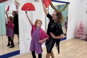 45 minutes flamenco dance class for family in Málaga