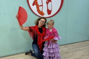 45 minutes flamenco dance class for family in Málaga
