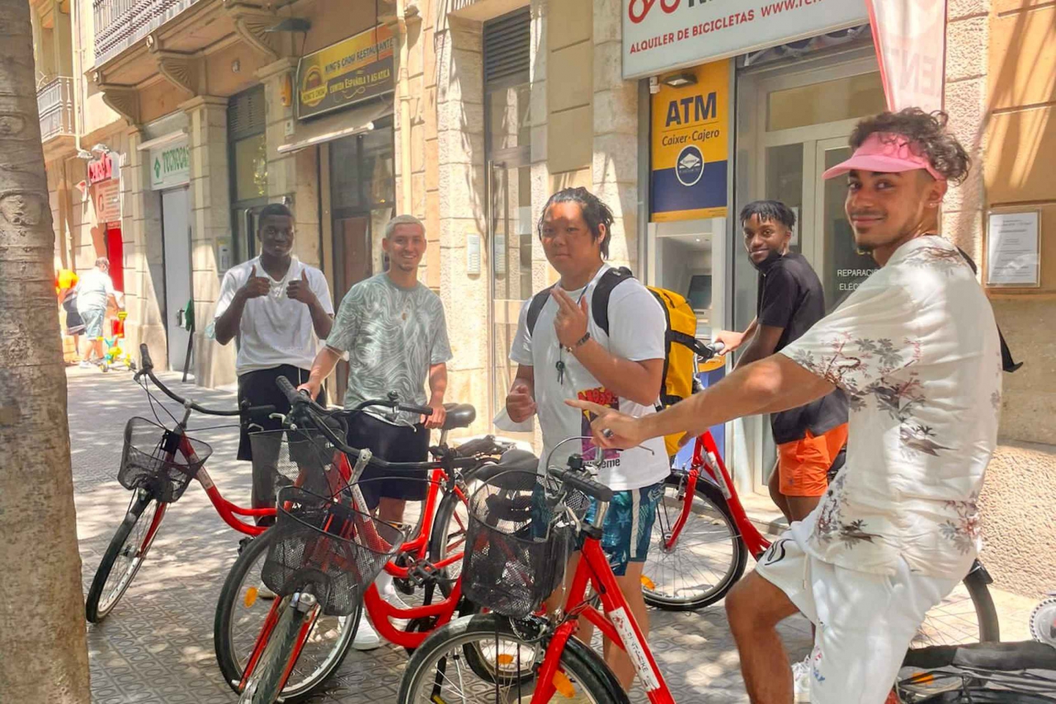 Barcelona: Stadsrondleiding met gids (fiets/fiets/of E-Step) door de stad
