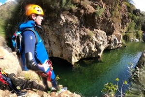 Von Estepona aus: Guadalmina Fluss Geführtes Canyoning Abenteuer