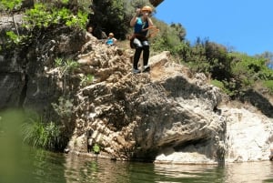 Från Estepona: Guadalmina River Guidad Canyoning Äventyr