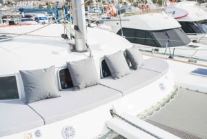 Benalmádena: Sailing & Dolphin Watching with Snacks/Drinks