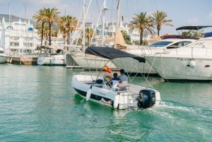 Benalmadena: 6-personers speedbåd uden kørekort - bådudlejning