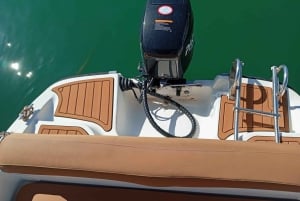 Benalmadena: 6-personers speedbåd uden kørekort - bådudlejning