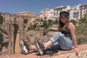 Desde Málaga: Excursión de un día con guía a Ronda y Setenil de las Bodegas