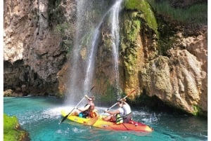 Nerja: Excursión Guiada en Kayak por los Acantilados de Maro-Cerro Gordo