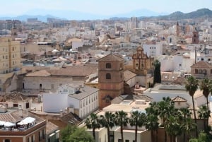 Vistas fascinantes de Málaga para turistas dos EUA Um passeio a pé