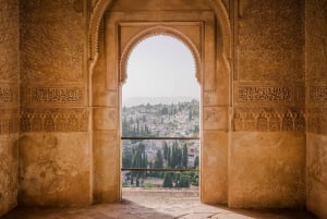 Fra Costa del Sol: Tur til Granada og Alhambra Rundvisning i Nasridernes palads