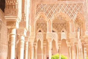 Granada, Alhambra e Palazzi Nasridi: tour dalla Costa del Sol
