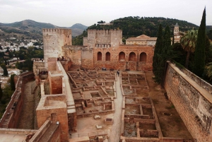From Málaga: Alhambra and Albaicin Private Full-Day Tour