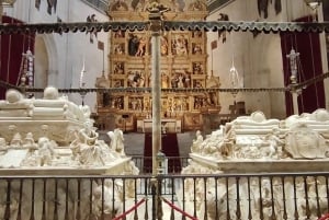 Desde Málaga: Alhambra y Capilla Real con tickets de entrada