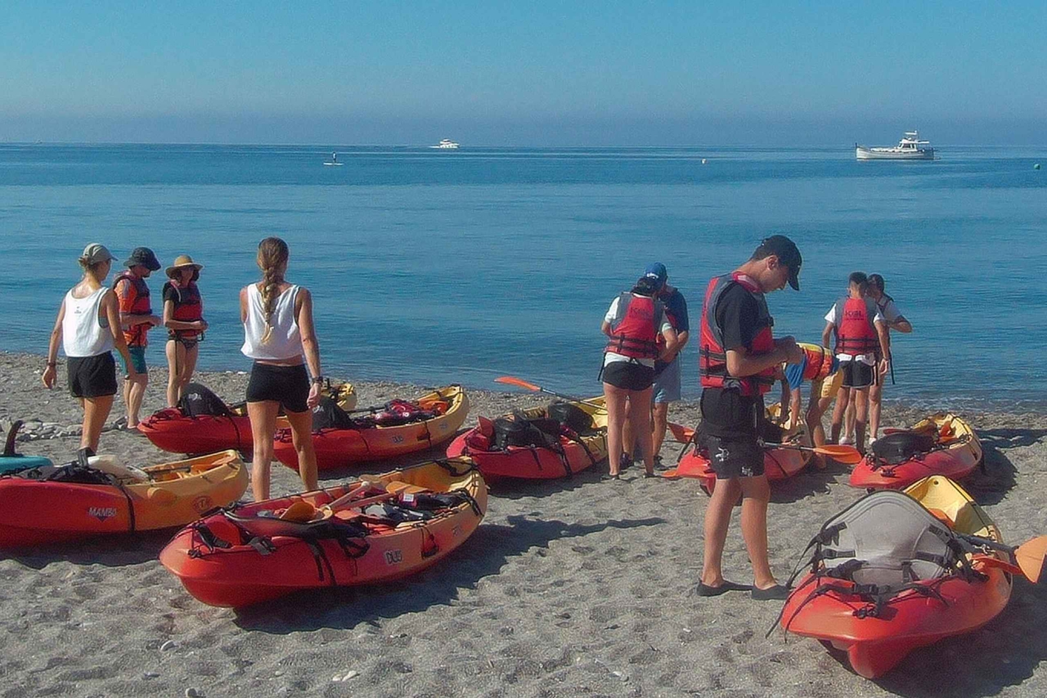 From Málaga: Cliffs of Maro-Cerro Gordo Guided Kayaking Tour