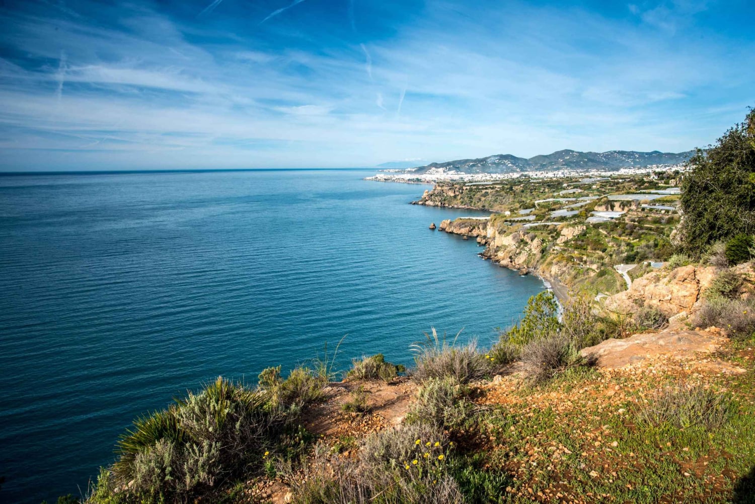 Au départ de Malaga : randonnée sur les falaises de Maro avec visite de la plage et plongée avec tuba