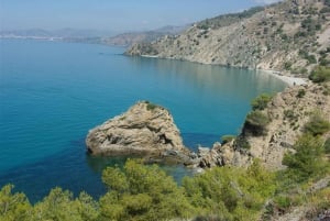 Z Malagi: Wędrówka po klifach Maro z wizytą na plaży i nurkowaniem z rurką