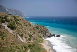 Fra Malaga: Cliffs of Maro-vandring med strandbesøg og snorkling