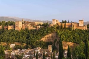 From Málaga: Granada and Alhambra Surroundings Day Trip