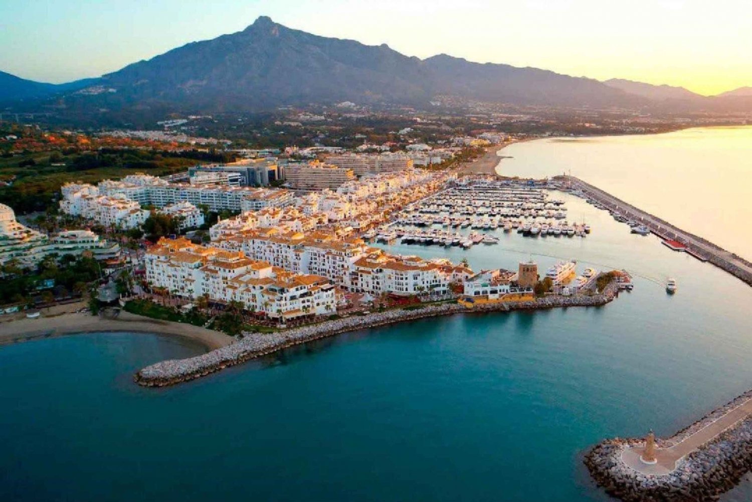From Malaga: Private guided tour of Marbella, Mijas, Banús
