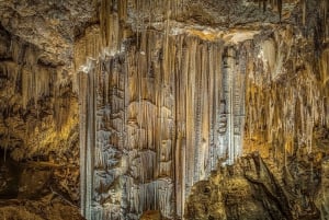 Fra Malaga: privat tur til Nerja og grotten der