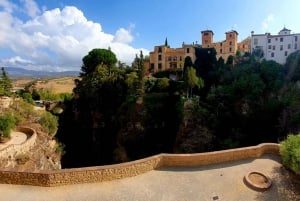 Desde Málaga: Excursión de un día a Ronda y Setenil de las Bodegas