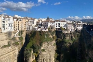Depuis Malaga : Ronda, transport inclus, café, arène de tauromachie, tapas, boissons
