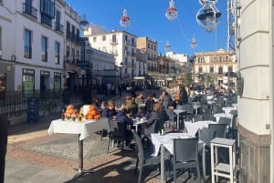 Depuis Malaga : Ronda, transport inclus, café, arène de tauromachie, tapas, boissons