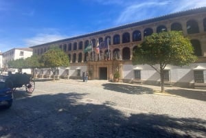 Depuis Malaga : Ronda, transport inclus, café, arène de tauromachie, tapas, boissons