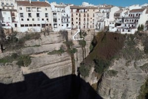 From Malaga: Ronda y Setenil de la Bodegas Day Trip by coach