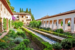 Granada: Alhambra Guided Tour and Arabian Bath and Massage