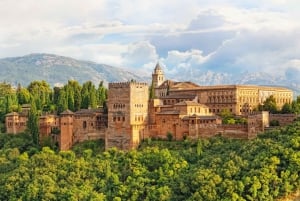 Granada: Alhambra Guided Tour and Arabian Bath and Massage