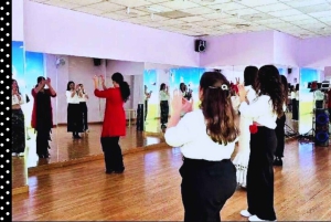 Málaga: 1-Hour Flamenco Dance Class with a Spanish Teacher