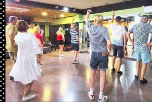 Málaga: 1-Hour Flamenco Dance Class with a Spanish Teacher