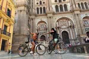 Malaga: 2 uur durende stadsrondleiding met gids door de stad per elektrische fiets