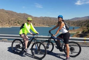Málaga: tour in bici elettrica di 3 ore del Parco Naturale Montes de Malaga