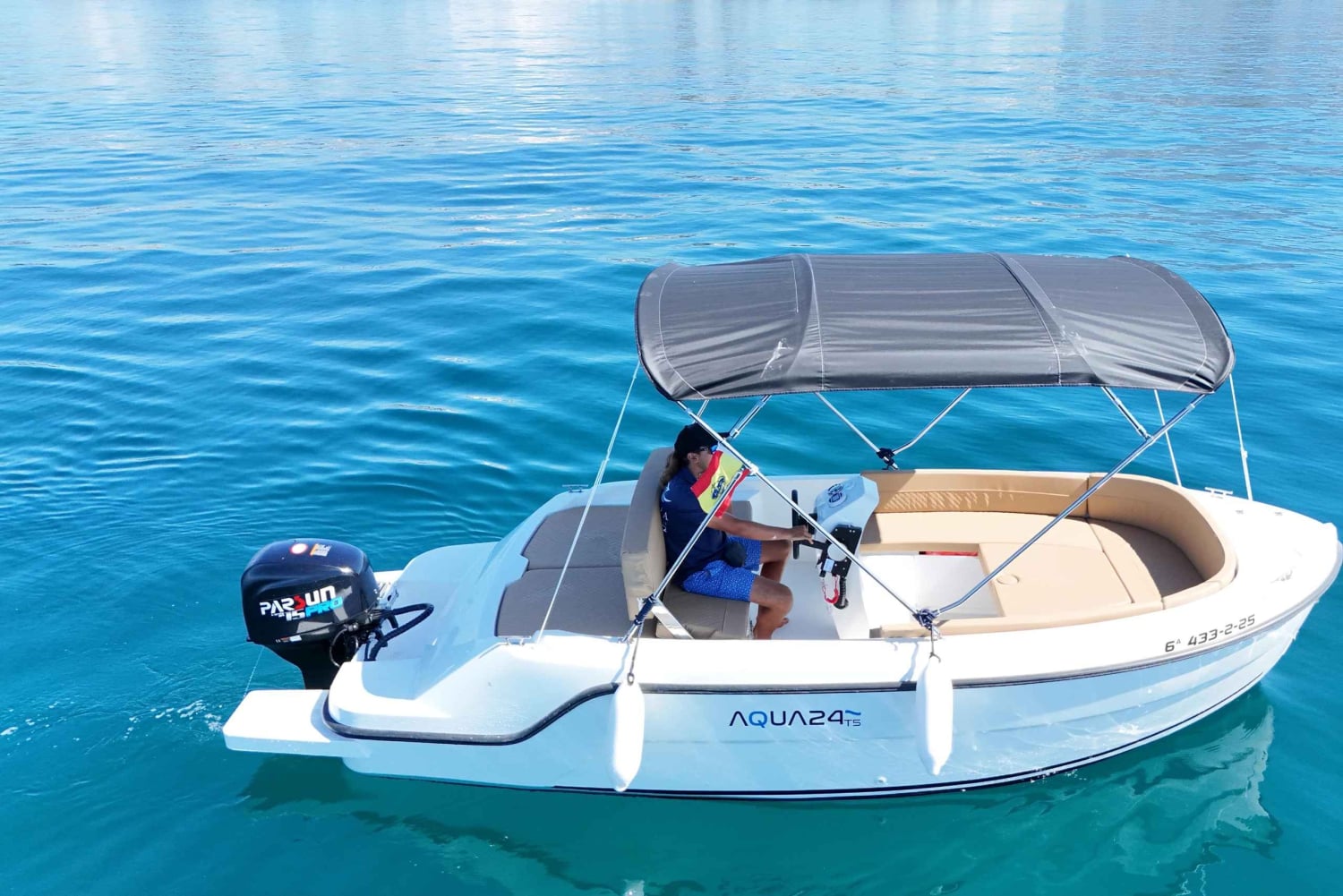 Malaga: 6-Seater Speedboat License-free Boat Rental