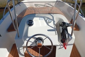 Malaga: 6-Seater Speedboat License-free Boat Rental