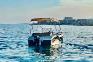 Malaga: 6-Seater Speedboat License-free Boat Rental