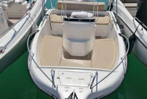 Malaga: 6-Seater Speedboat License-free Boat Rental