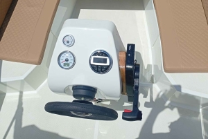 Malaga: 6-Seater Speedboat License-free Boat Rental