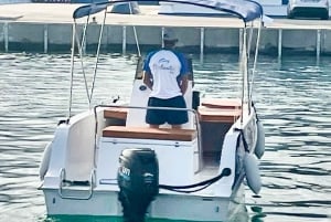 Malaga: 6-Seater Speedboat License-free Boat Rental