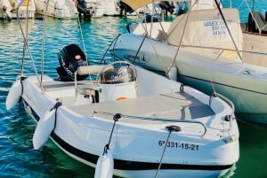 Malaga: 6-Seater Speedboat License-free Boat Rental