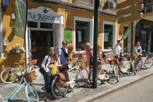 Malaga: Bike Rental for City Discovery Route & Beaches