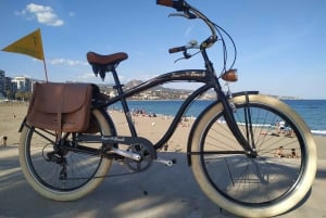 Malaga: Bike Rental for City Discovery Route & Beaches