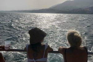Málaga: Passeio de barco com mergulho com snorkel, atividades aquáticas e almoço