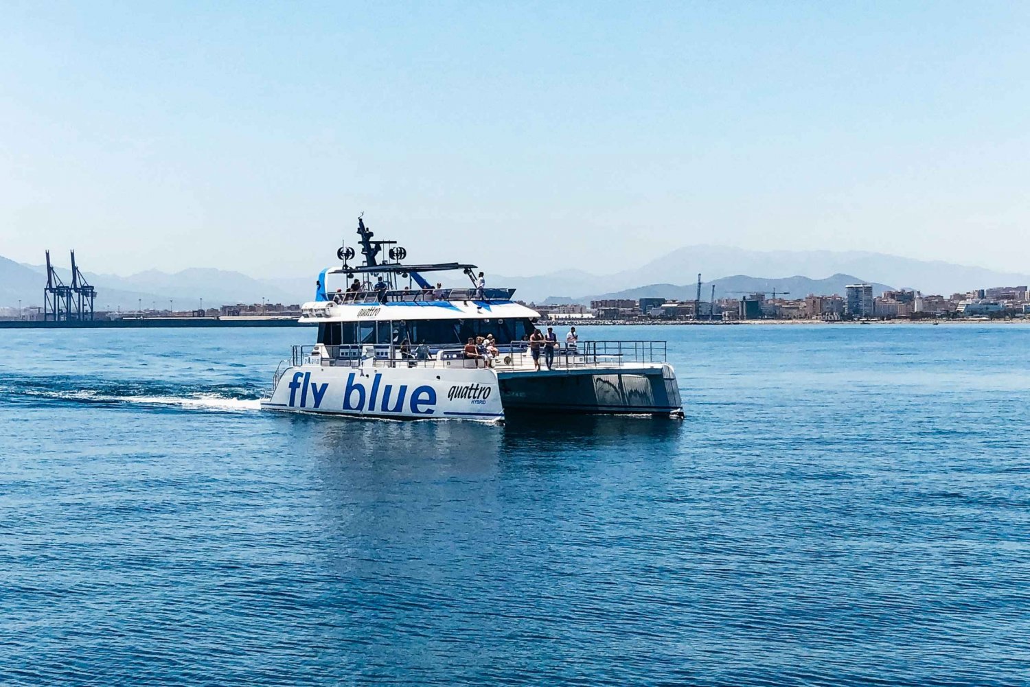 Málaga: cruzeiro de catamarã com parada opcional para natação
