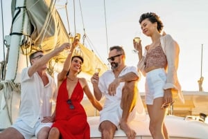 Malaga: Catamaran zeiltocht met zonsondergang optie