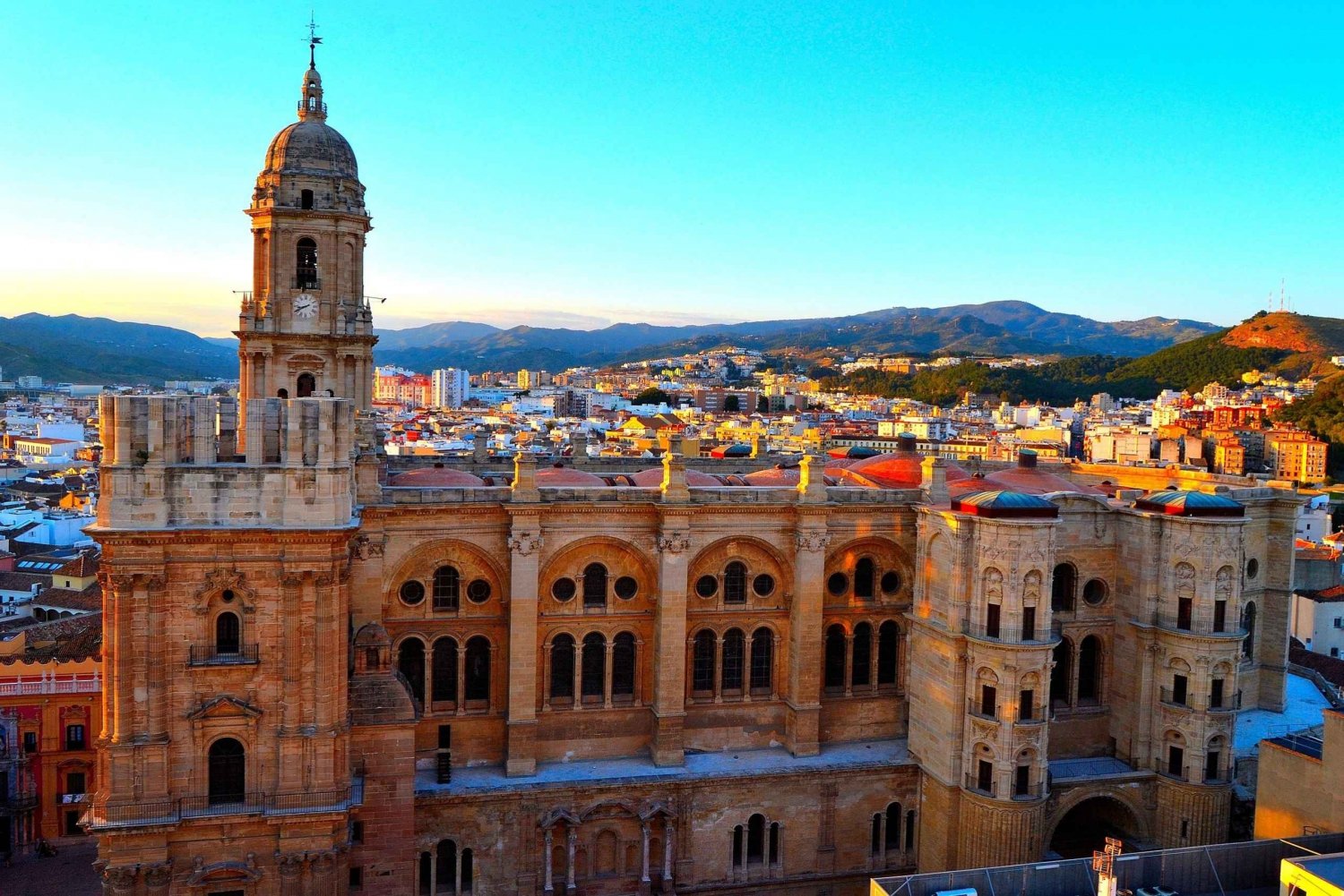 Malaga: tour guidato a piedi del centro città con cattedrale